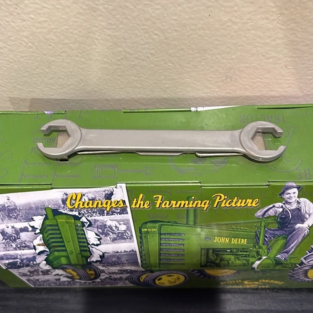 John Deere Green Offroad Tractor Tin box